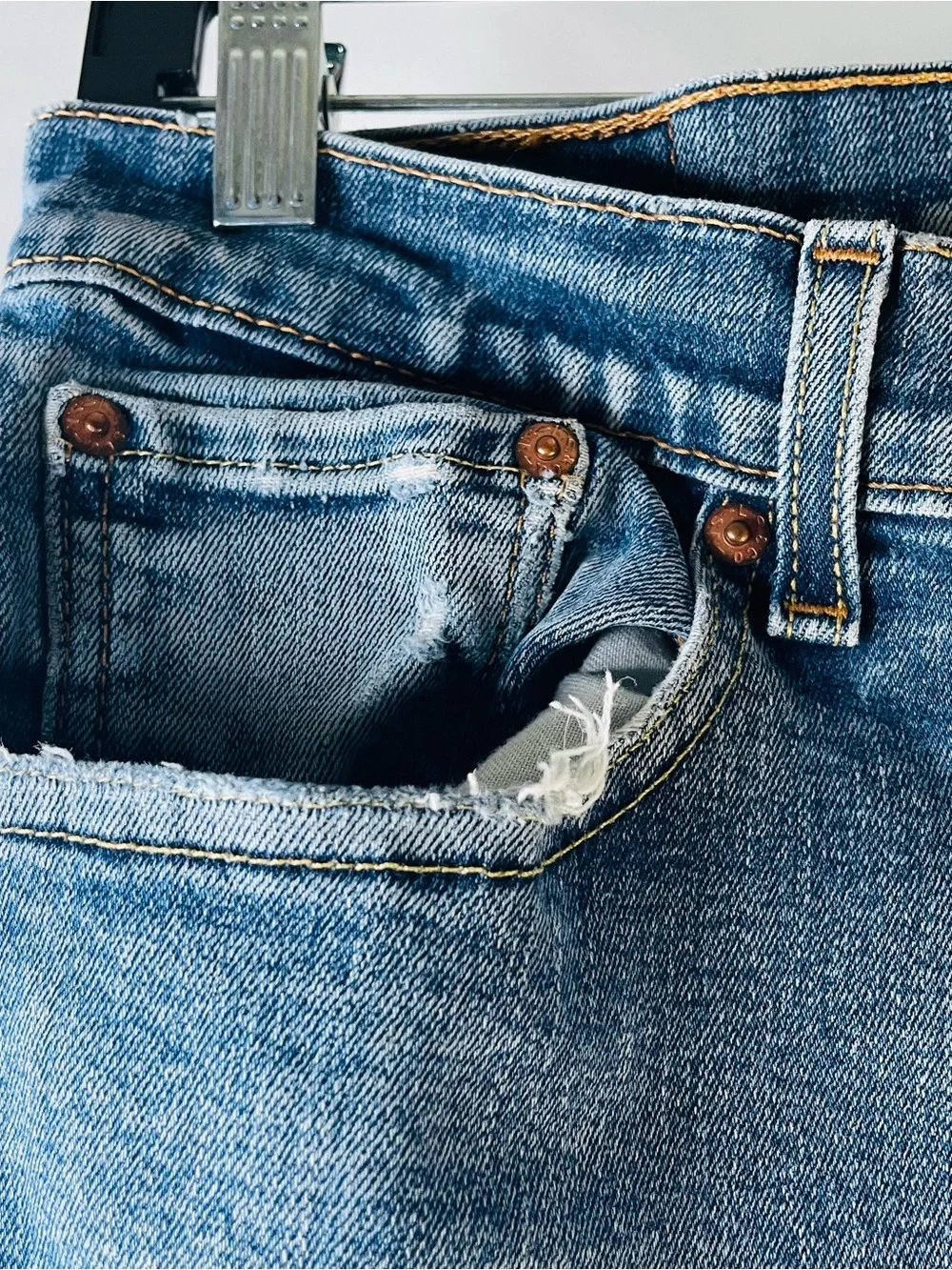 Levis straight leg
